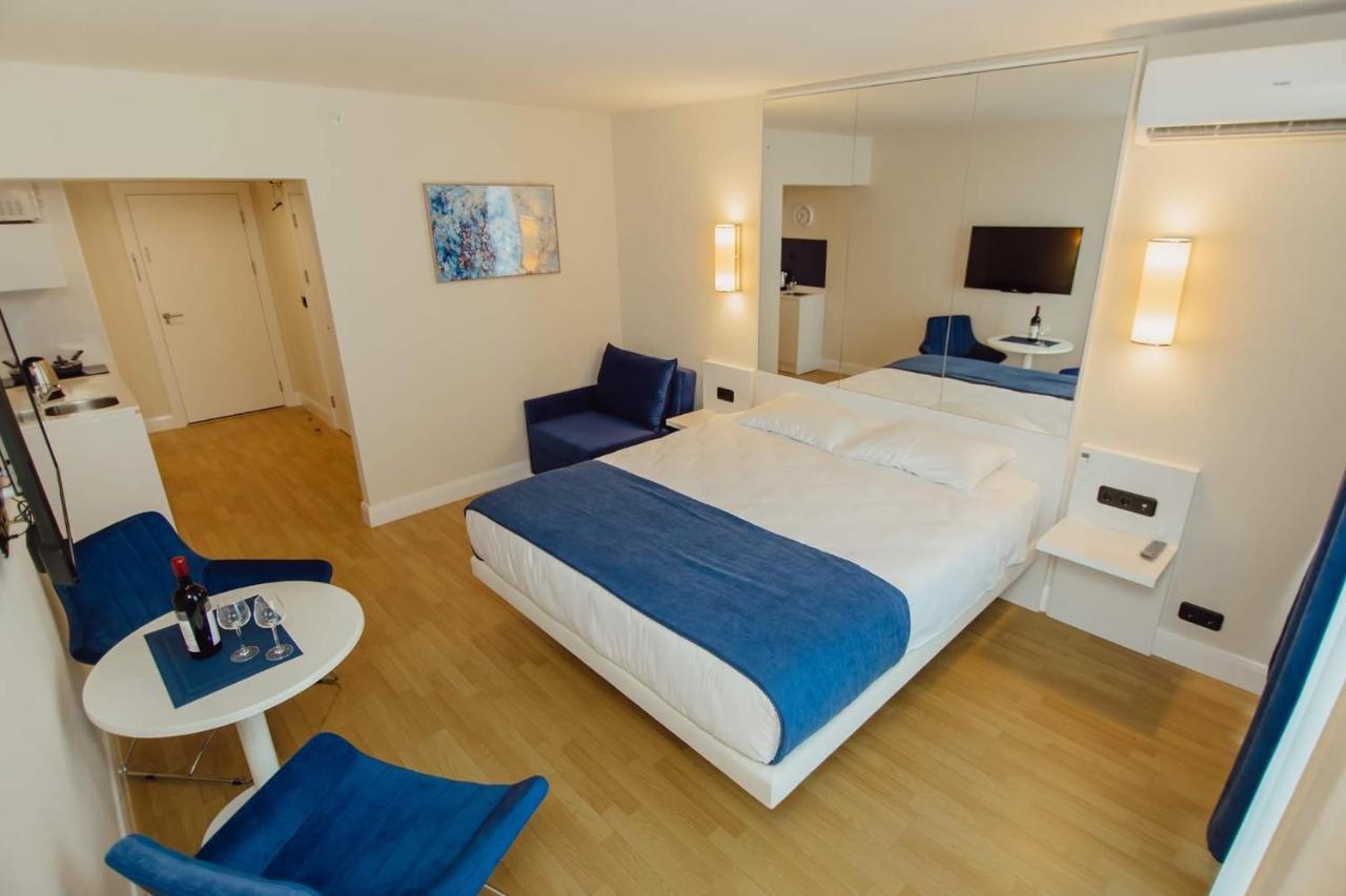 Nuage - 1St Line Sea View Apartments Batumi Esterno foto