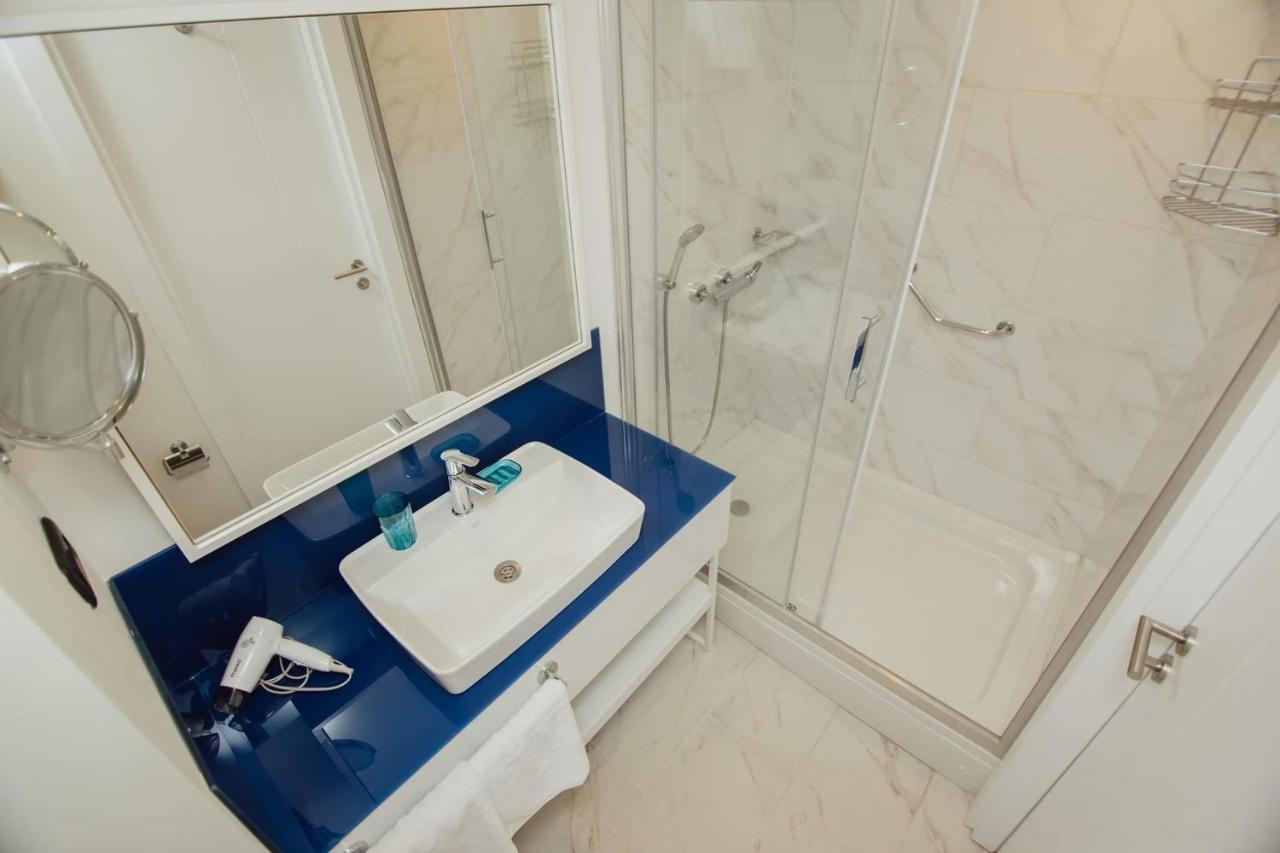 Nuage - 1St Line Sea View Apartments Batumi Esterno foto