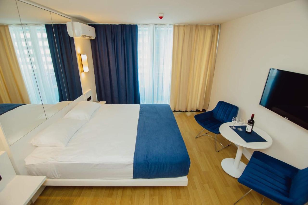 Nuage - 1St Line Sea View Apartments Batumi Esterno foto