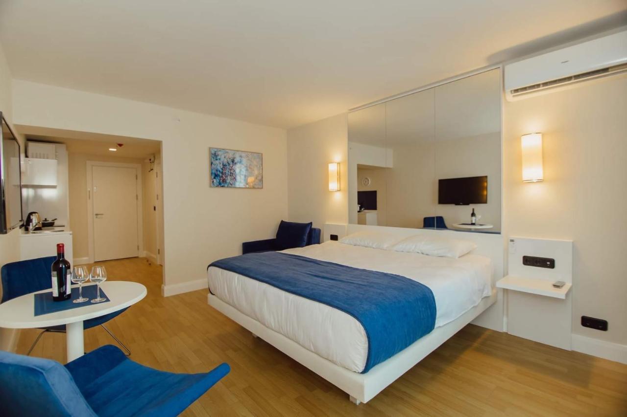 Nuage - 1St Line Sea View Apartments Batumi Esterno foto